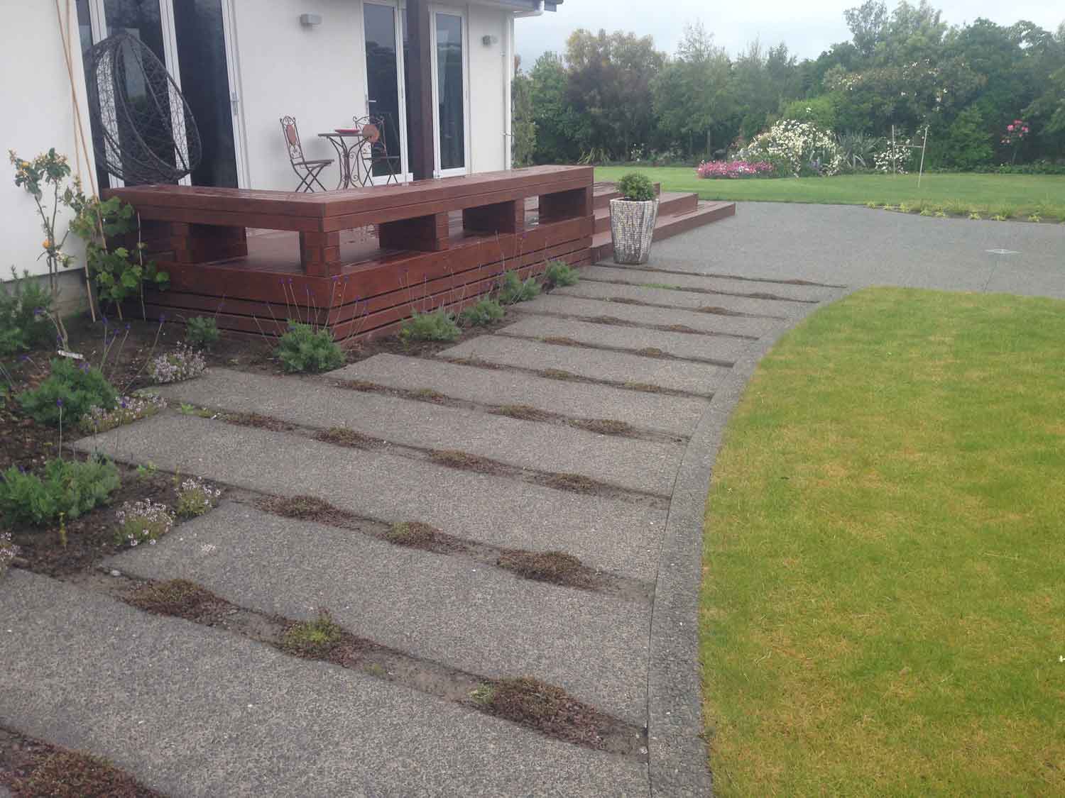 Outerlife concrete and landscaping - Concrete Pathways